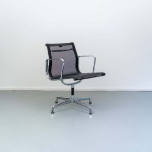Vitra Eames EA 107 Zwart Netweave - Chroom