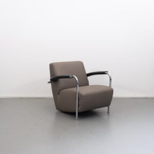 Leolux Scylla fauteuil uitgevoerd in taupe/lever
