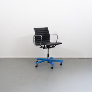 Vitra Eames EA 117 Bureaustoel Zwart Leer - Chroom