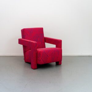 Cassina Utrecht Chair LMTD Edition van Gerrit Rietveld: Blauw op Rood Patroon