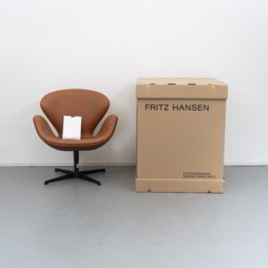 Fritz Hansen Swan Chair Walnoot Grace Leer