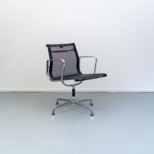 Vitra Eames EA 108 Zwart Netweave - Gepolijst Aluminium
