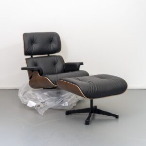 Vitra Eames Lounge Chair & Ottoman Notenhout - Chroom/Zwart