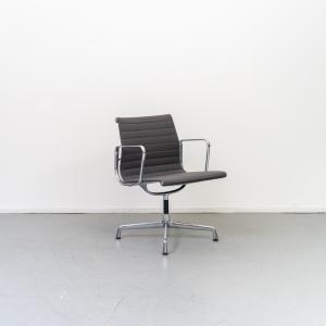 Vitra Eames EA 108 Stoel Grijs Hopsak - Chroom