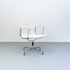 Vitra Eames EA 107 Stoel Wit Netweave - Chroom
