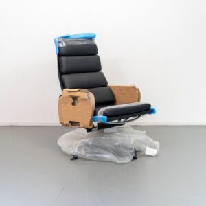 Vitra Eames EA 222 Soft Pad Lounge Chair Zwart - Chroom