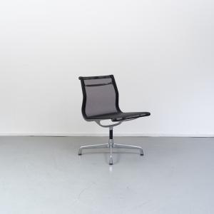Vitra Eames EA 105 Zwart Netweave - Chroom