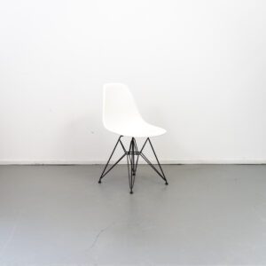 Vitra Eames DSR kuip wit onderstel Zwart