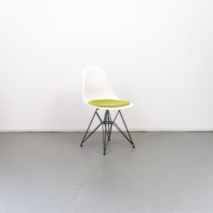 Vitra Eames DSR stoel Kuip Wit Groen vast kussen Zwart onderstel