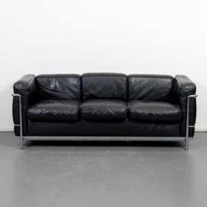 Cassina LC2 Le Corbusier drie zits bank Zwart Leer