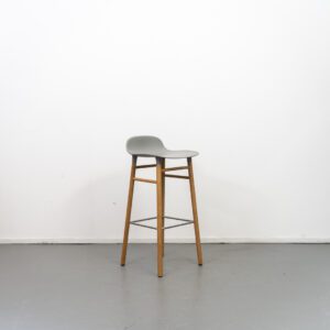 Normann Copenhagen kruk type Form Taupe