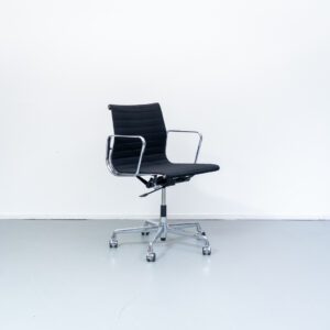 Vitra Eames EA 117 Bureaustoel Zwart Hopsak - Gepolijst