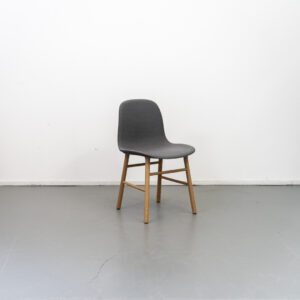 Normann Copenhagen Form stoel Grijs Eik
