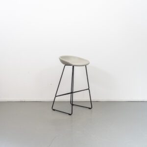 Hay About a Stool AAS38 Barkruk Grijs Leer - Zwart Frame