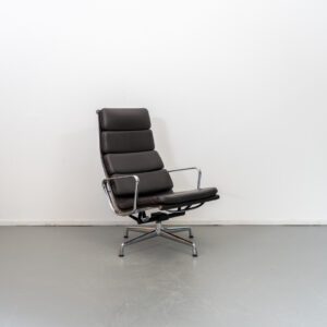 Vitra Eames Ea 222 softpad Bruin Leer