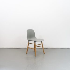 Normann Copenhagen stoel type Form Taupe