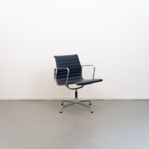Vitra Eames Ea108 Blauw Leer - Aluminium