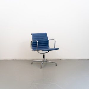 Vitra Eames Ea108 stoel Ocean Blue leer - Aluminium