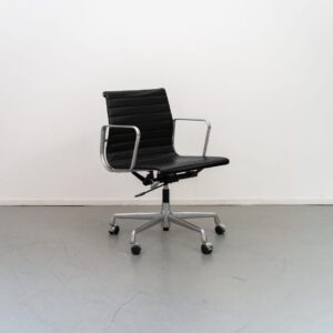 Vitra Eames Ea117 Bureaustoel Zwart Leer - Aluminium