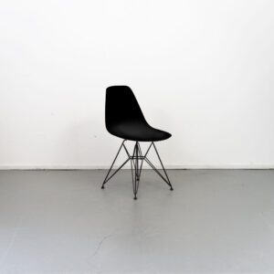 Vitra Eames DSR Stoel Zwart - frame Zwart