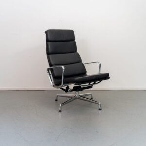Vitra Eames EA 222 Softpad zwart - aluminium