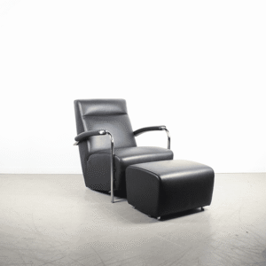Leolux Scylla Fauteuil Hoog Zwart Leer + Hocker – Chroom