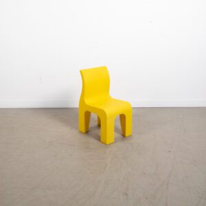 Gispen Bronto kinderstoel ontworpen door Richard Hutten in geel kunststof