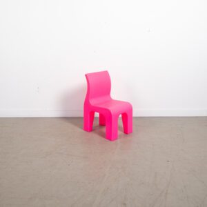 Gispen Bronto kinderstoel ontworpen door Richard Hutten in roze kunststof