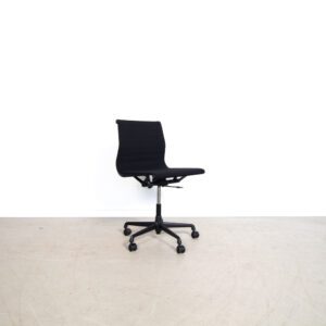 Vitra Eames EA 117 bureaustoel zwart hopsak