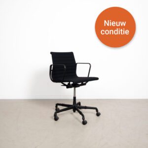 Vitra Eames EA 117 Bureaustoel Zwart Hopsak – Zwart Onderstel