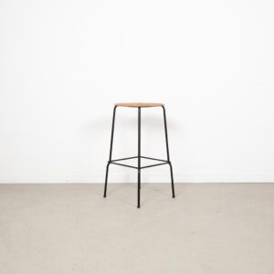Hay Soft Edge Kruk Hout (Hoogte)- Zwart