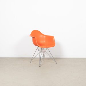 Vitra Eames DAR Stoel Oranje Kunststof - Chroom
