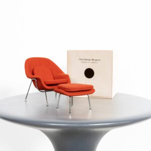 Vitra Miniatuur Womb Chair Fauteuil Rood Stof + Hocker